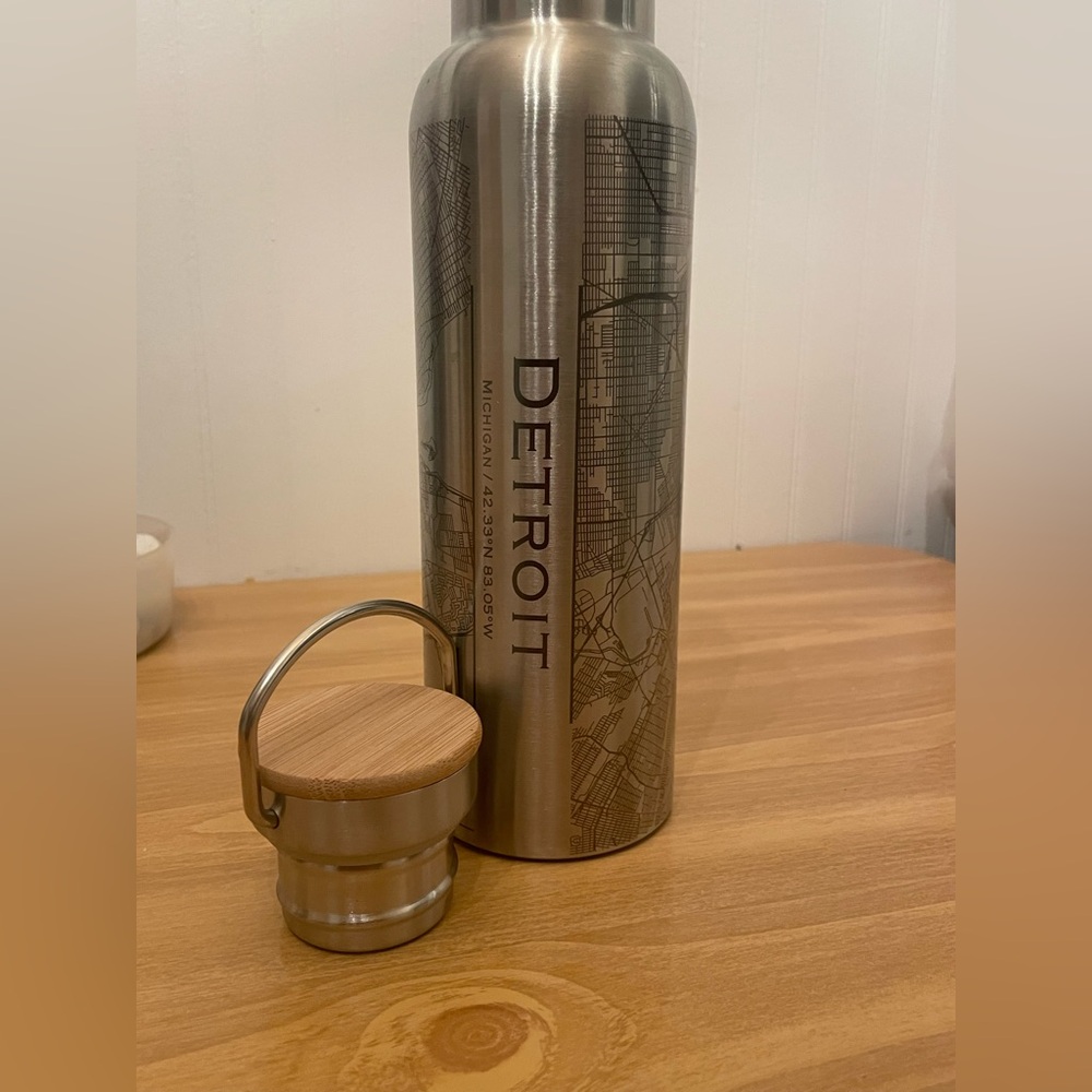 NEVER USED Map of Detroit Bottle w Bamboo top - Stainless *out of stock online